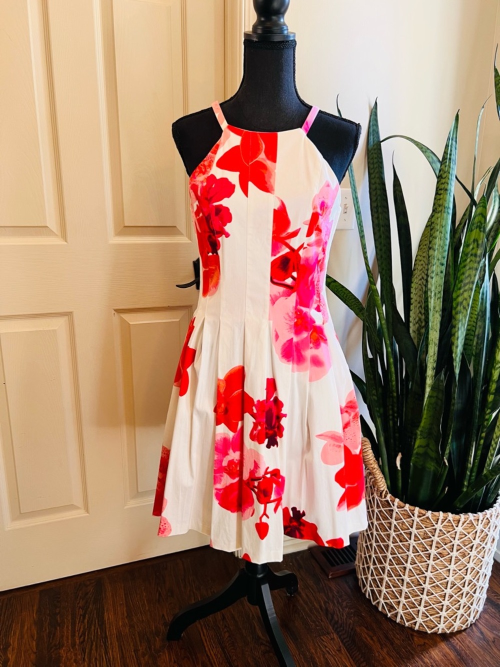 Calvin Klein Floral Halter Dress Size 4 Fit Flare Pockets Sleeveless Summer